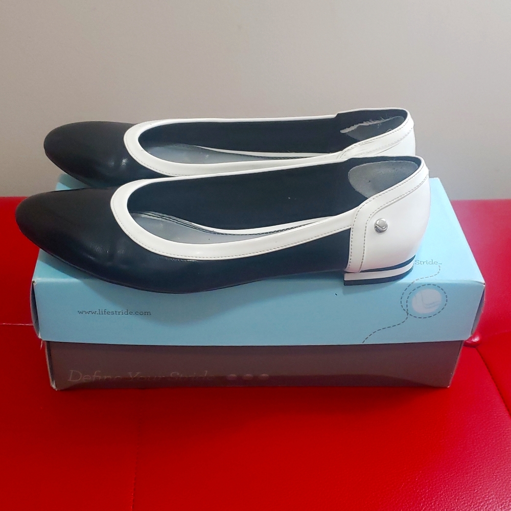 LIFE STRIDE SHOES